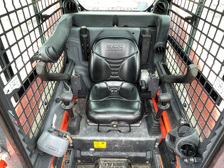 2016-kubota-ssv75-image-38