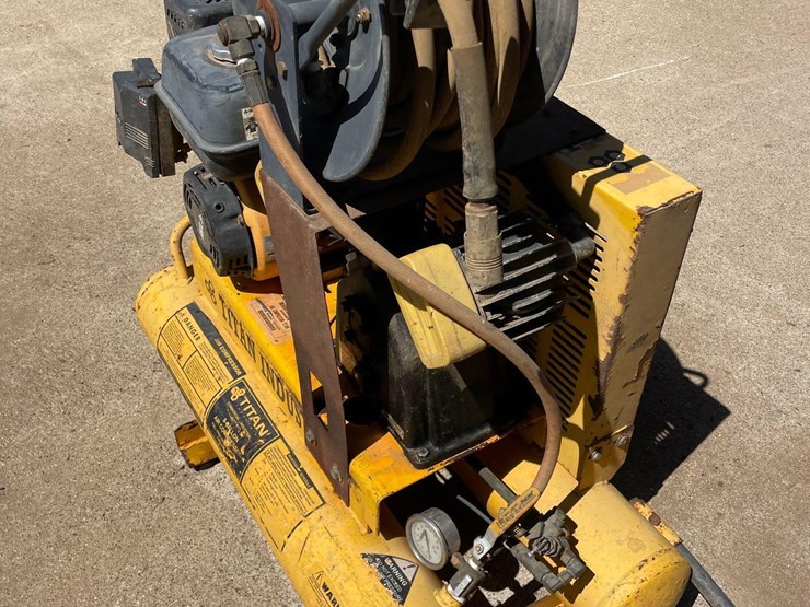 titan-industrial-tac-2t-air-compressor-image-3
