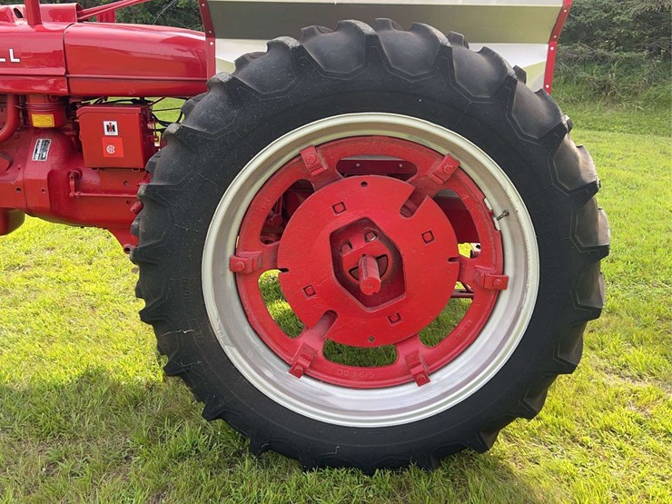 1948-farmall-h-with-automatic-cab-image-53