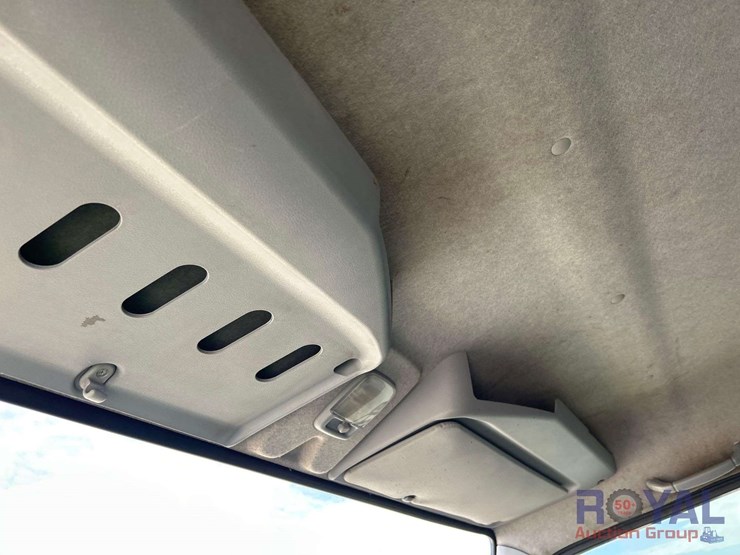 2013-mitsubishi-fuso-fec72w-image-20