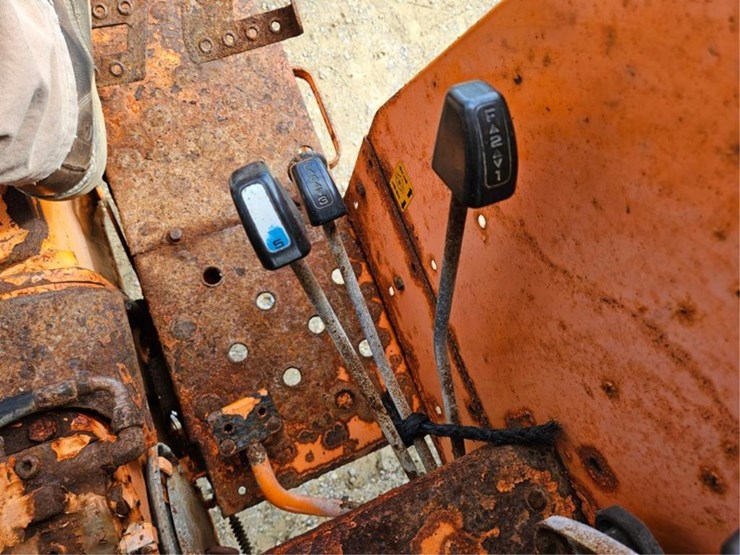 massey-ferguson-383-image-35
