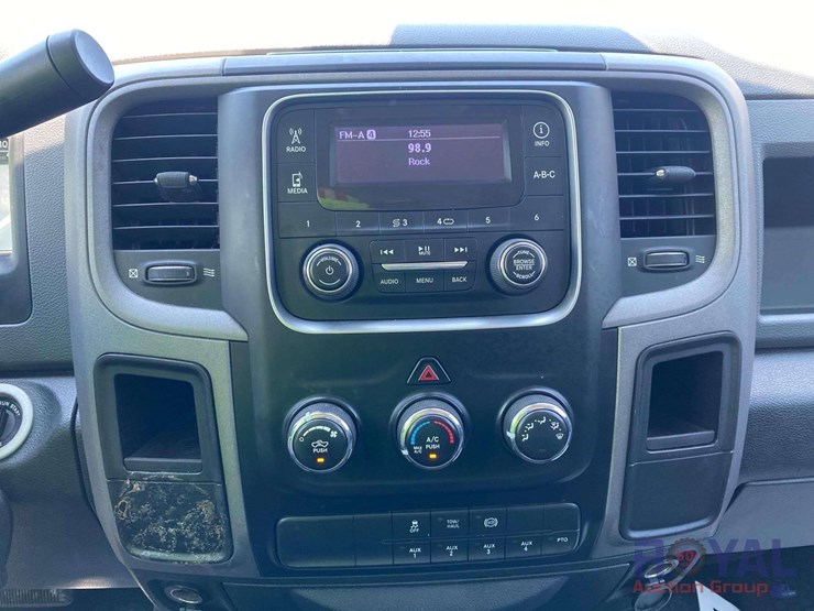 2014-dodge-ram-5500-image-25