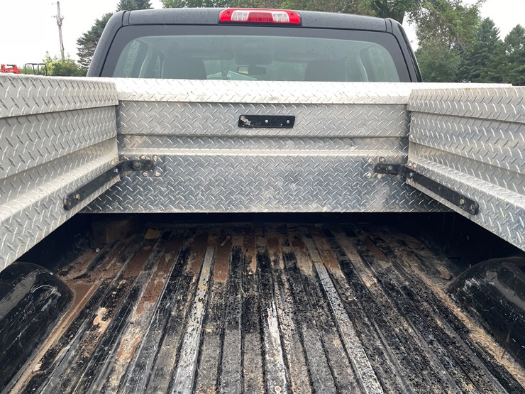 #112-•-2015-chevy-2500-diesel-4x4-pickup-(has-wi-title)-image-32