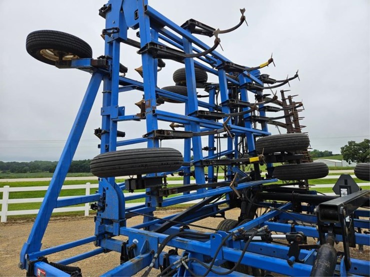 new-holland-st250-image-14