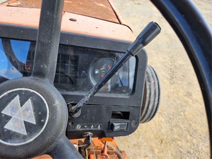 massey-ferguson-383-image-32