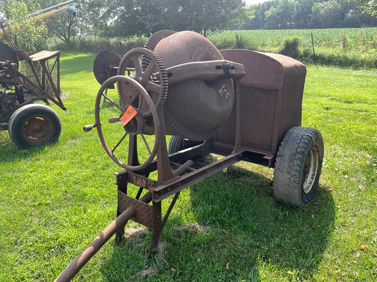 #5480-•-agc-3-1/2-s-gas-powered-cement-mixer-image-1
