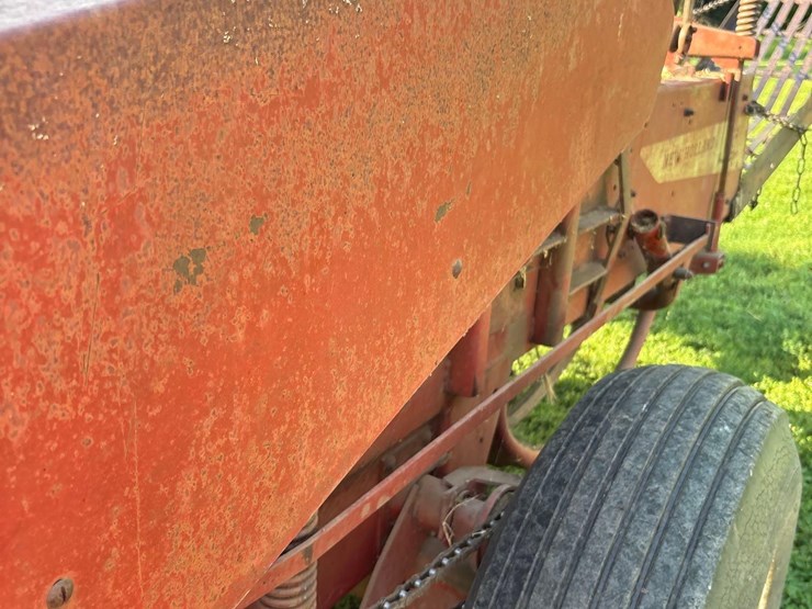 new-holland-275-image-10