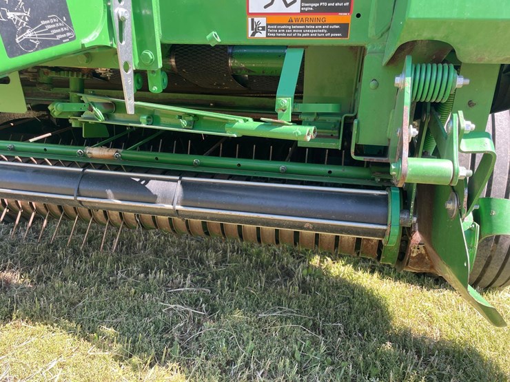 2017-john-deere-569-premium-image-9