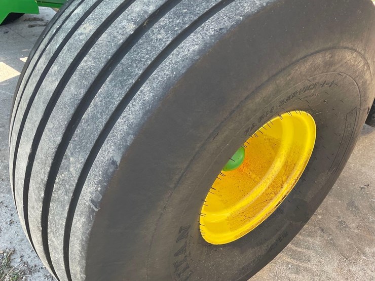 2021-john-deere-560m-image-42