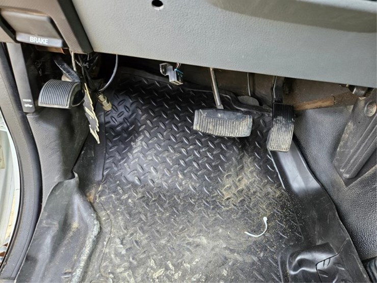 2011-ford-f350-image-31