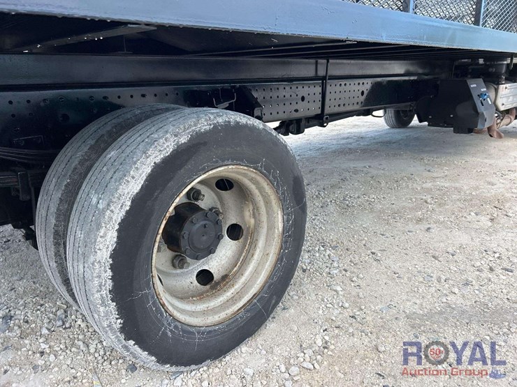 2013-mitsubishi-fuso-fec72w-image-11