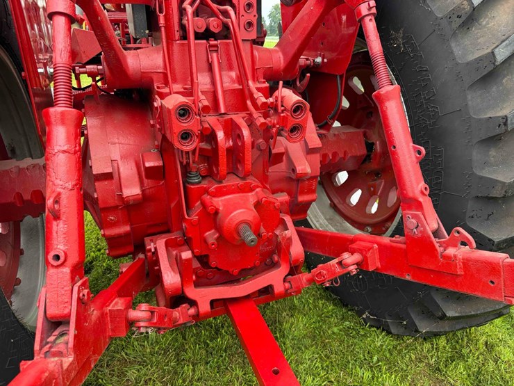 1974-ih-1568-tractor-image-49