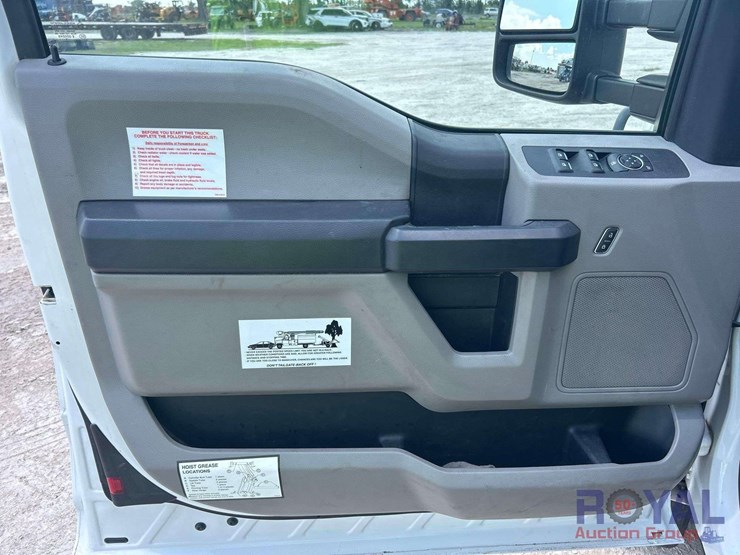 2019-ford-f-550-4x4-ext.-cab-chipper-truck-image-29
