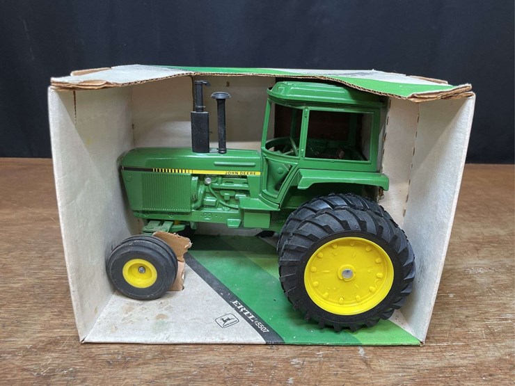 1/16-john-deere-4450-nib-ertl-image-1