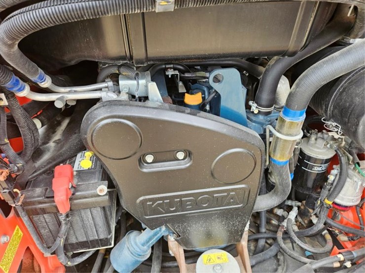 kubota-ssv75-image-13