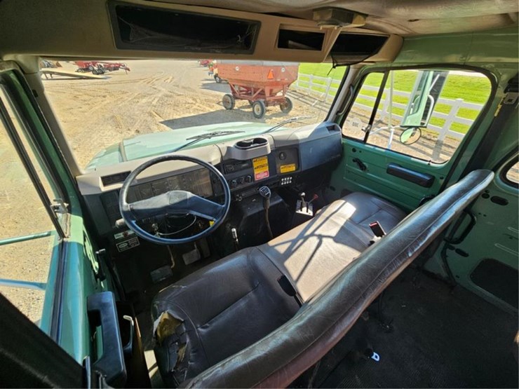 #385-•-1996-ih-4900-crew-cab-dump-truck-image-29