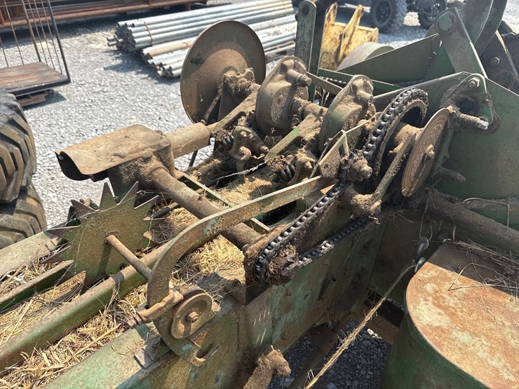 john-deere-24t-image-12