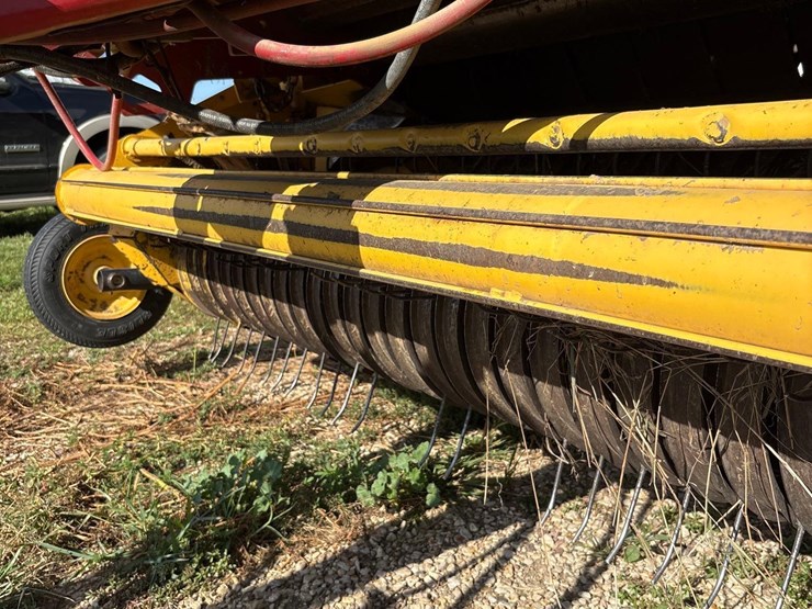 2015-new-holland-roll-belt-560-image-11