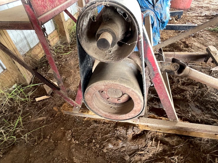 #5532-•-3-point-pto-driven-saw-rig-image-11