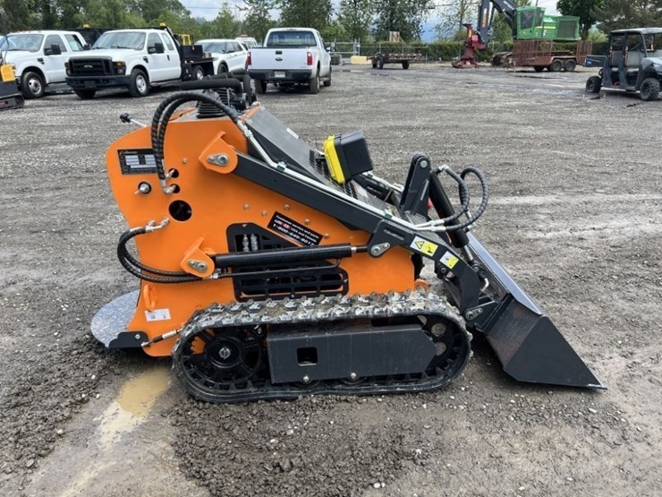 2025-land-hero-ldh-460-mini-compact-track-loader-image-3