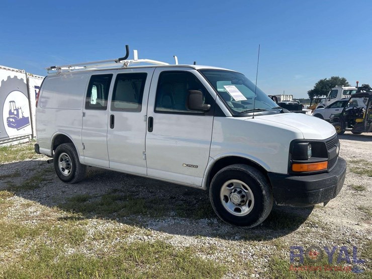 2006-chevrolet-express-2500-cargo-van-image-2