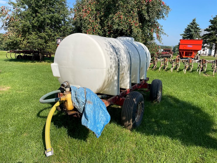 #5475-•-1000-gallon-poly-tank-on-knowles-running-gear-image-3