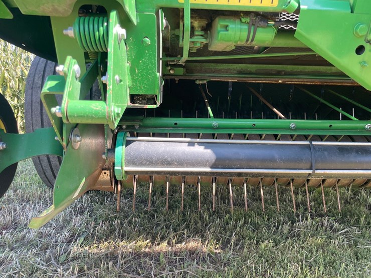2017-john-deere-569-premium-image-11