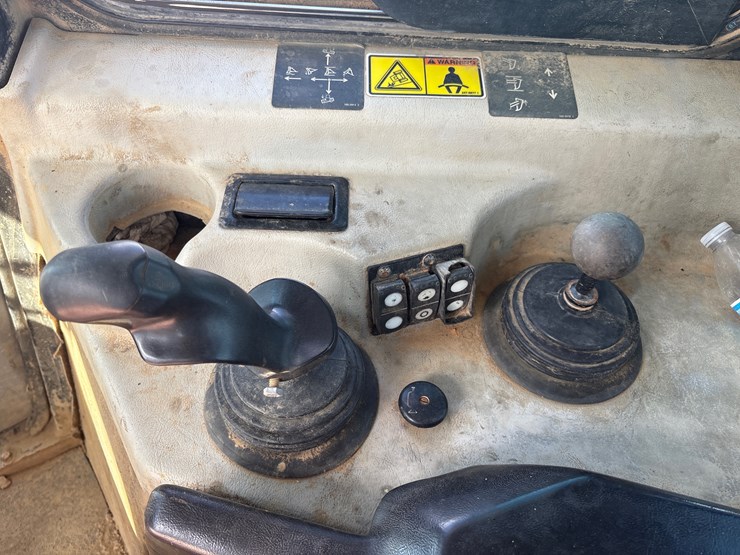 2010-caterpillar-d6t-xl-image-17