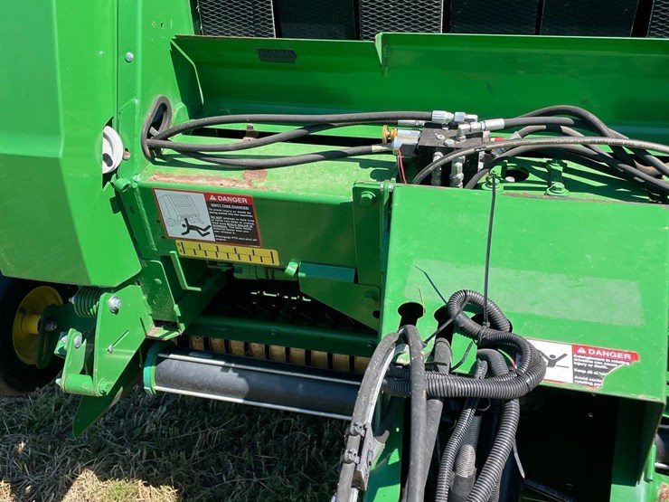 2017-john-deere-569-premium-image-20