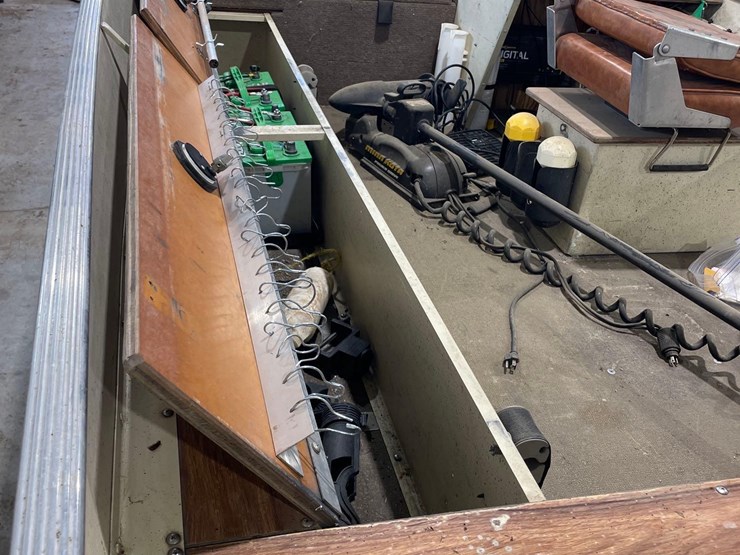 1979-lund-16ft-mister-pike-fishing-boat-image-15