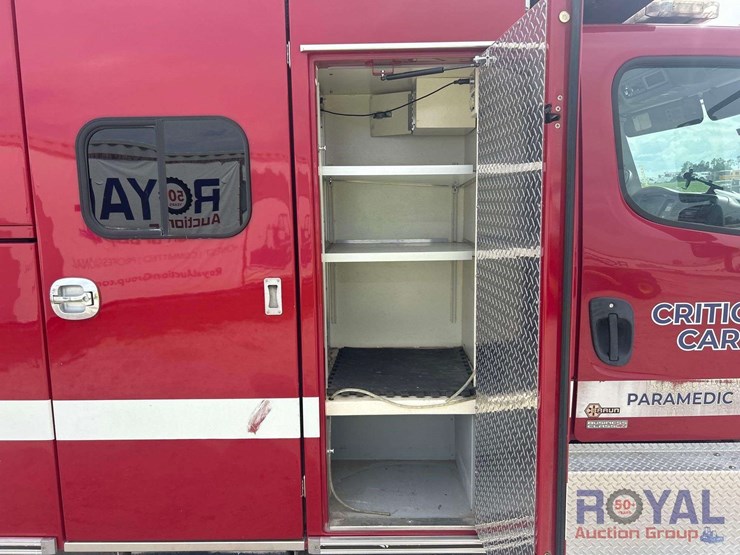 2012-freightliner-m2-106-braun-ambulance-image-20