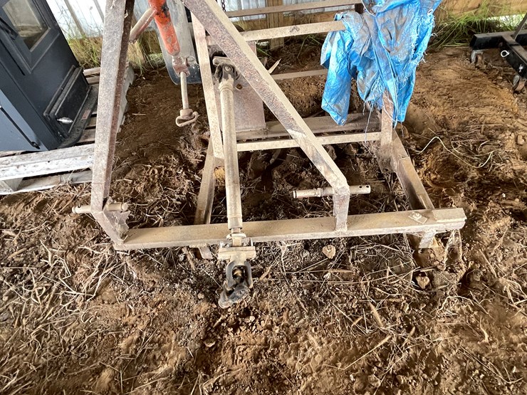#5532-•-3-point-pto-driven-saw-rig-image-9