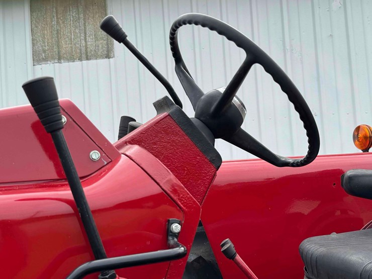1974-ih-1568-tractor-image-24
