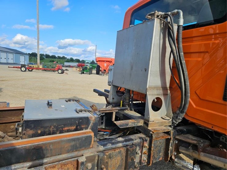 #381-•-2009-ih-7500-tandem-axle-dump-truck-image-37