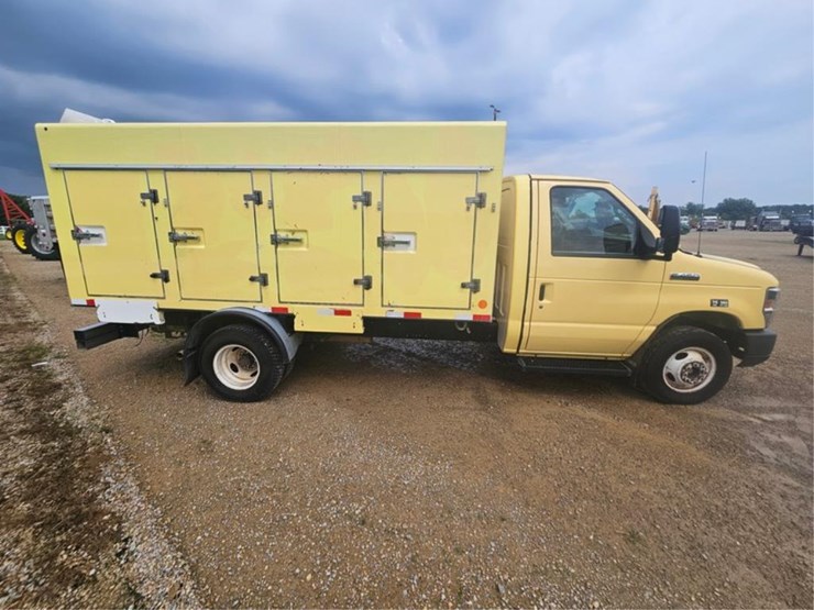 2019-ford-e450-image-6