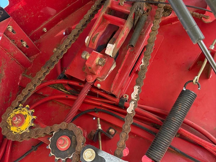 2015-new-holland-roll-belt-560-image-46