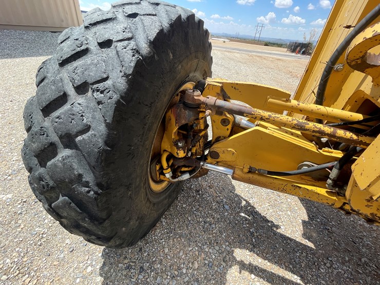 deere-672d-image-15