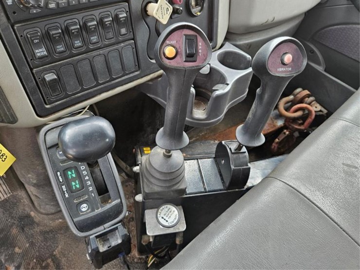 #318-•-2013-ih-7000-work-star-dump-truck-image-45