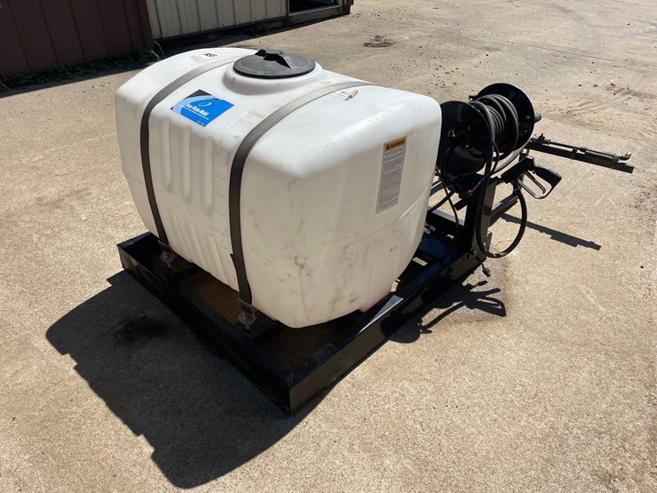 100-gallon-spray-tank-image-1