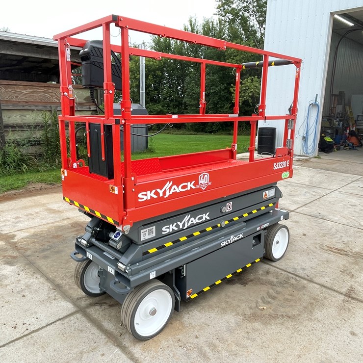 #126 • 2025 Skyjack SJ3220E Scissors Lift