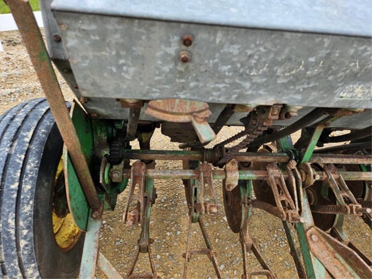 john-deere-11-image-12