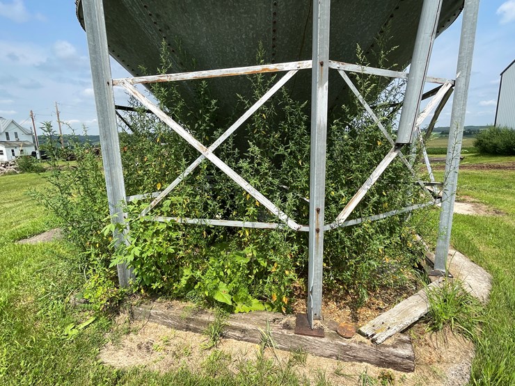 #5493-•-metal-feed-bin-image-11