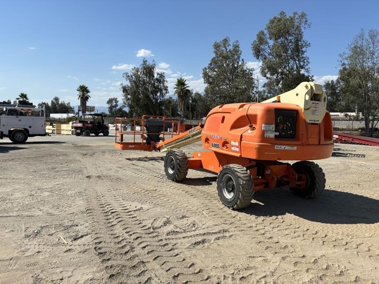 2012-jlg-400s-image-4