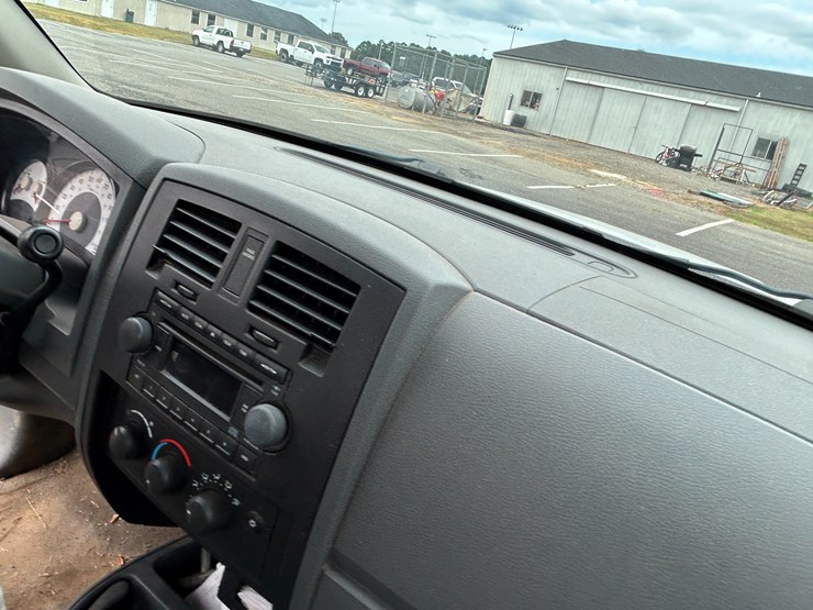 2005-dodge-dakota-image-36
