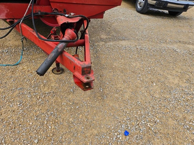 new-holland-145-image-10