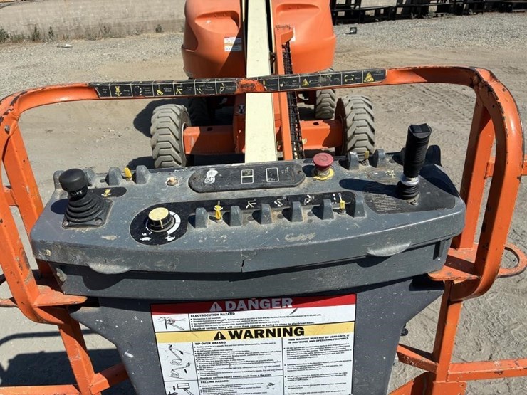 2012-jlg-400s-image-10