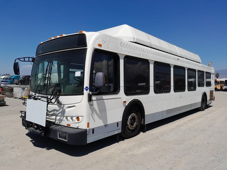 lot#-409-2007-new-flyer-c40lfr-transit-bus-image-2