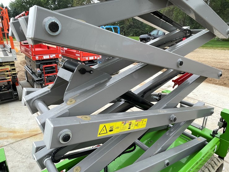 #120-•-2024-frontier-f3820tl-track-drive-scissors-lift-with-outriggers-image-37