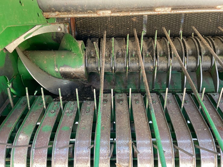 2021-john-deere-560m-image-23