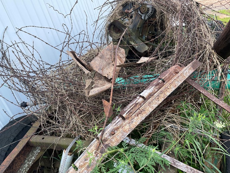 #5497-•-scrap-iron-pile-image-12